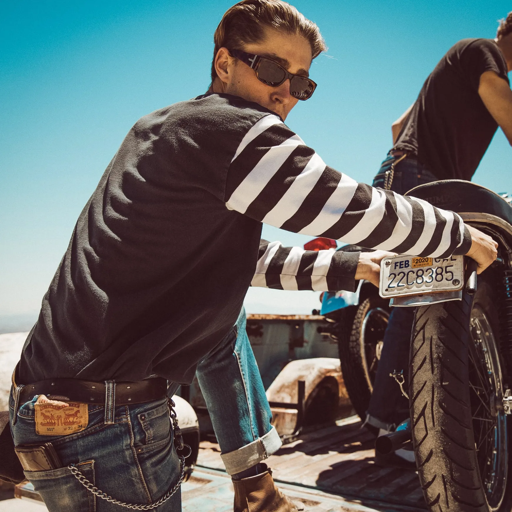 Stray<VonZipper Shop